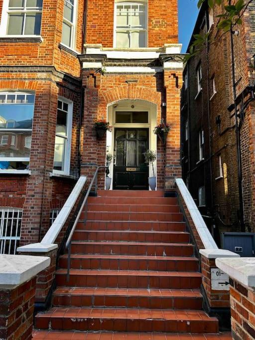 Cozy Near Regent's Park N9 Londra
