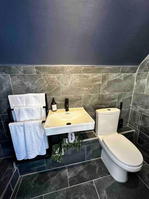 Appartamento Cozy Near Regent's Park N9 Londra
